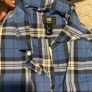 H&M blue plaid long sleeve button down shirt